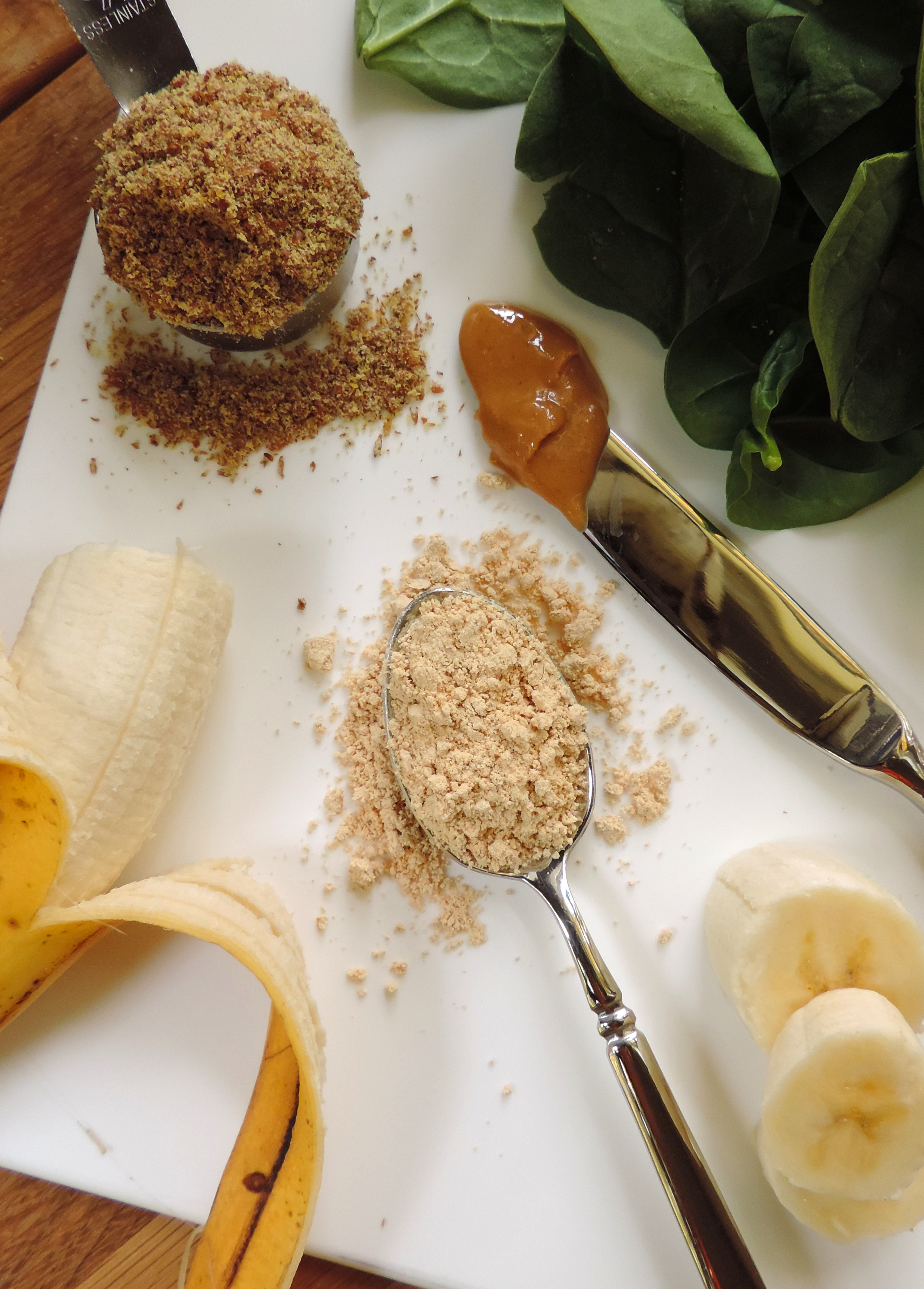 ingredients to make an egg white smoothie