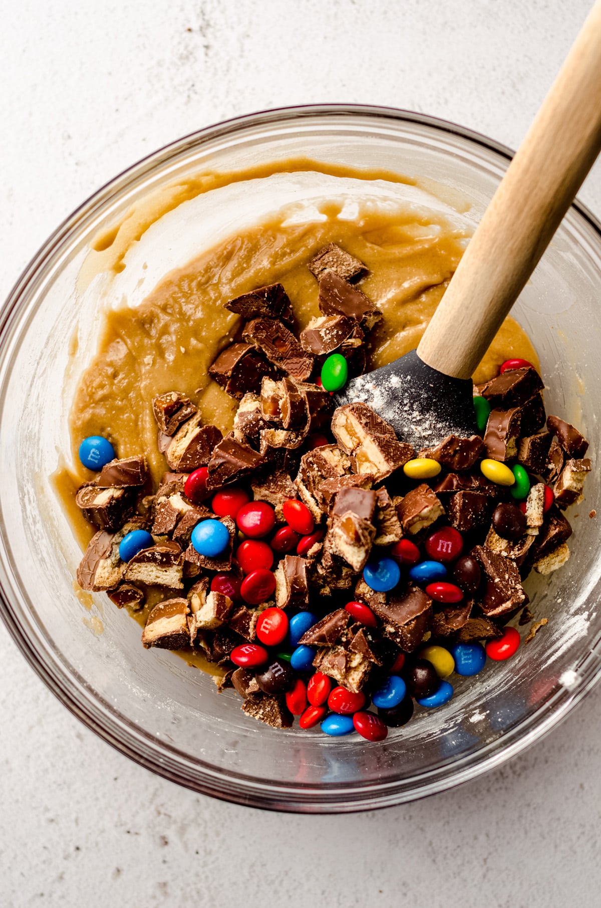 candy bar blondie batter in a glass bowl