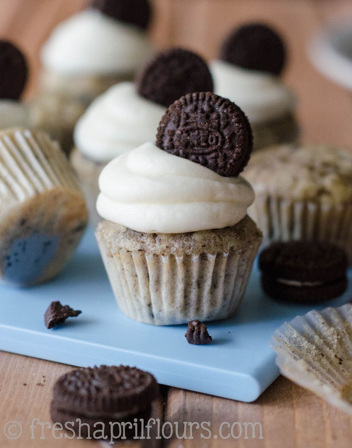 Mini Cookies & Cream Cupcakes: Mini vanilla cupcakes filled with crushed Oreos, and topped with creamy vanilla buttercream. Plus, a mini Oreo at the bottom of each one! Instructions for standard cupcakes and layer cake included as well.