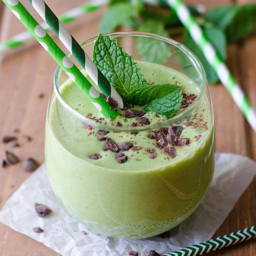 Skinny Shamrock Shake: A few ingredients and 5 minutes are all you need for this minty green Shamrock Shake inspired smoothie.
