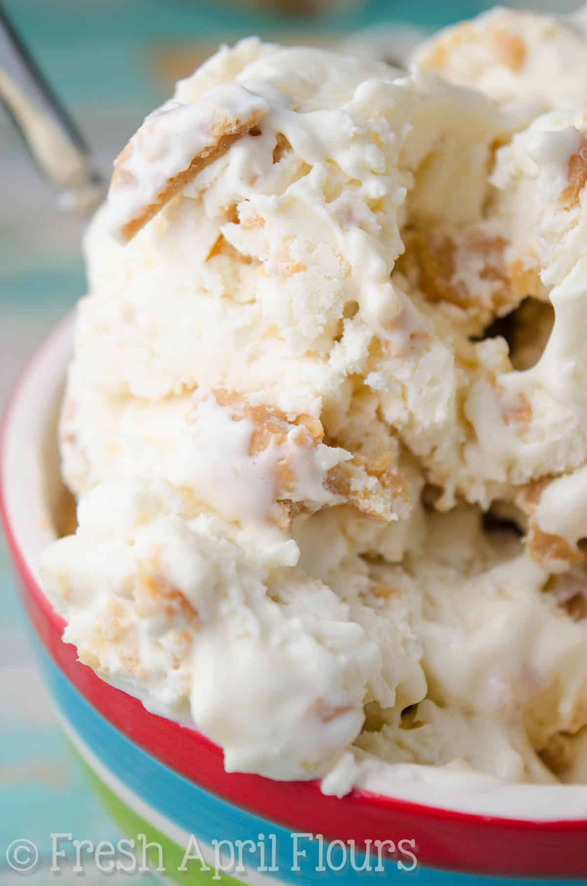 No churn peanut butter ripple ice cream in a colorful bowl. 