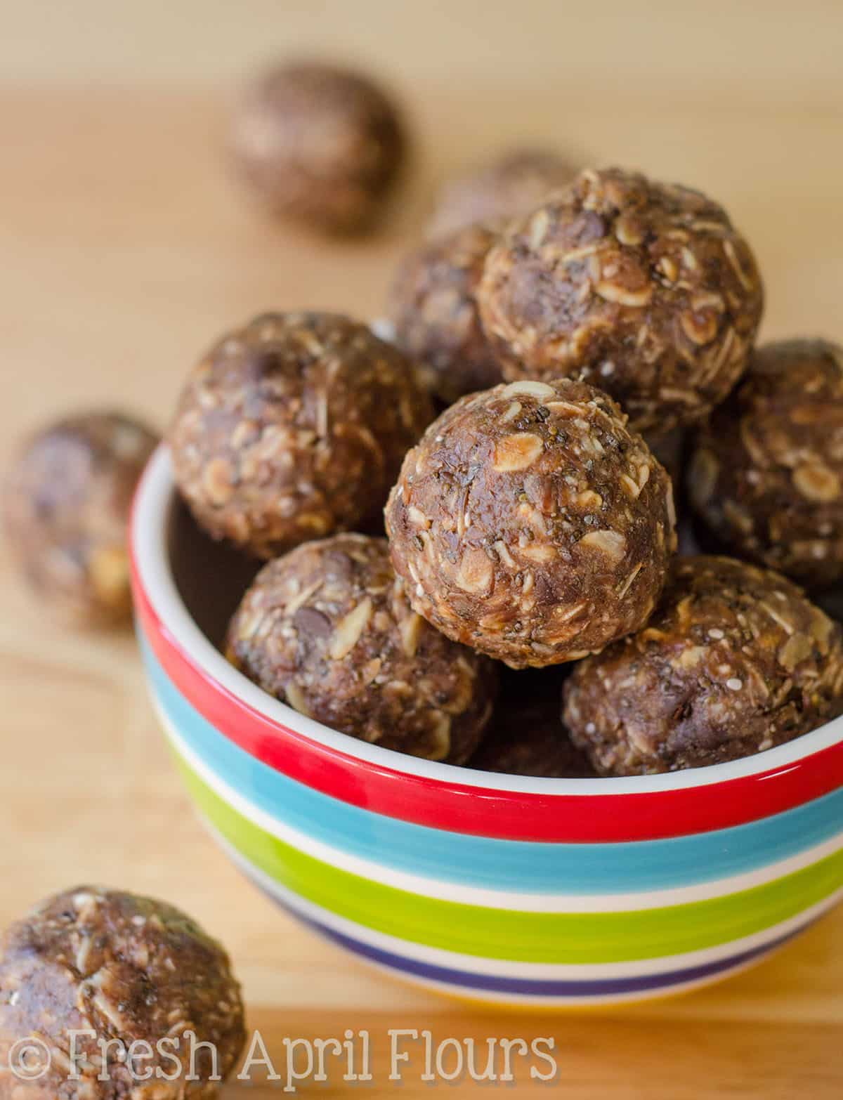 Chocolate chip oatmeal bites loaded with your preferred nut or seed butter, flaxseed, and chia seeds for easy snacking on the go or sticking in lunch boxes. via @frshaprilflours