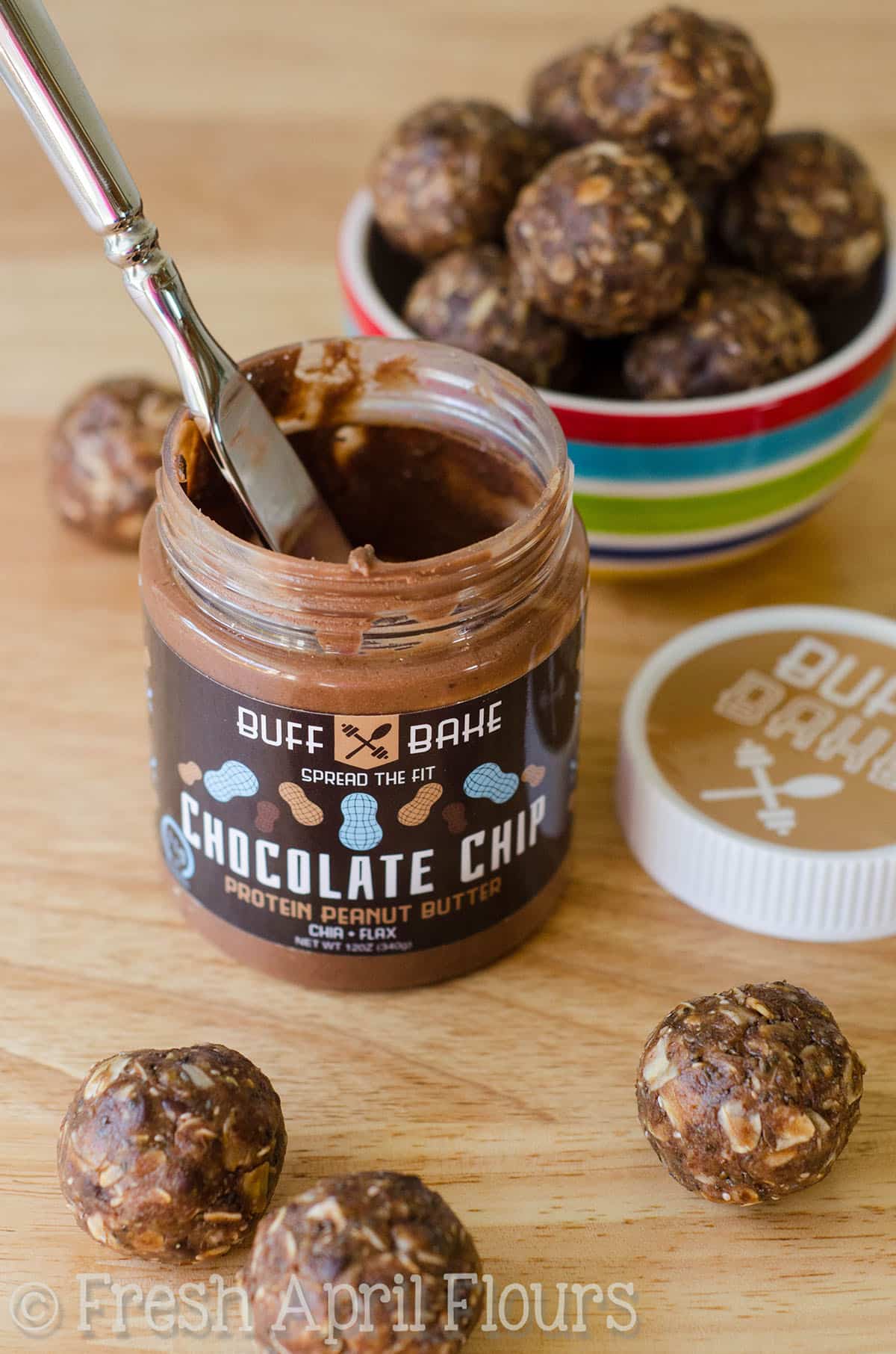 Chocolate Chip Energy Bites: Chocolate chip oatmeal bites loaded with high protein nut butter, flaxseed, and chia seeds to help fuel you on the go or aid in guilt-free snacking!