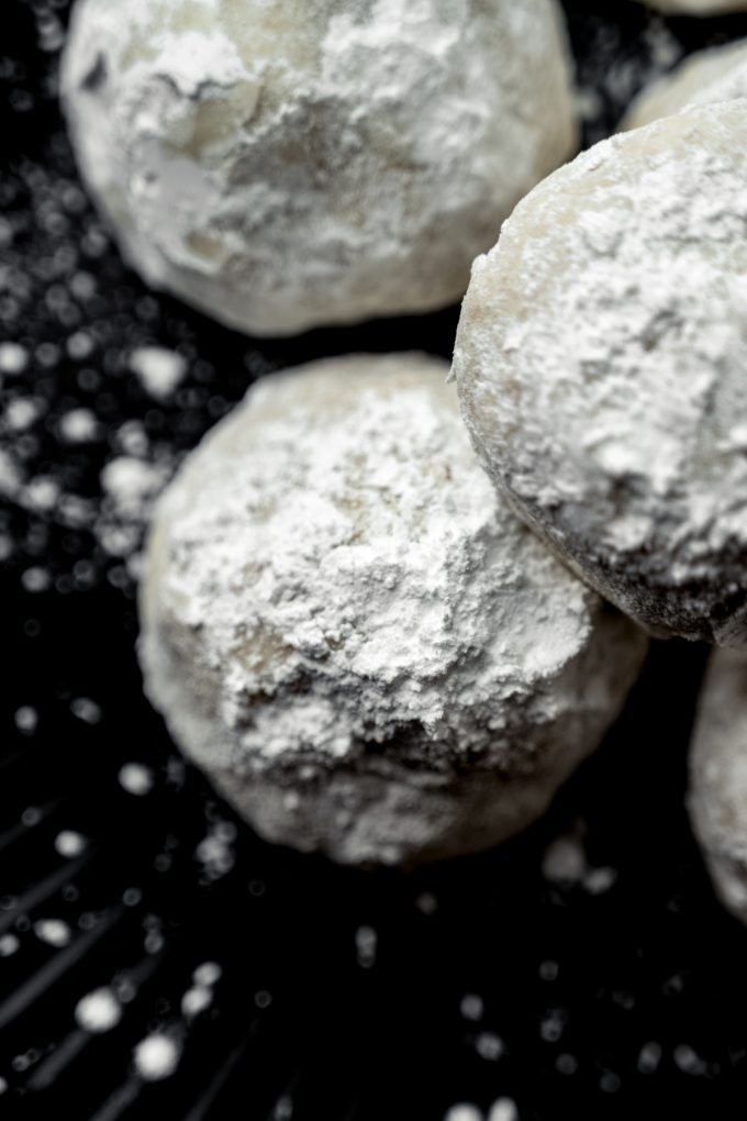Aerial photo of a plate of snowball cookies.