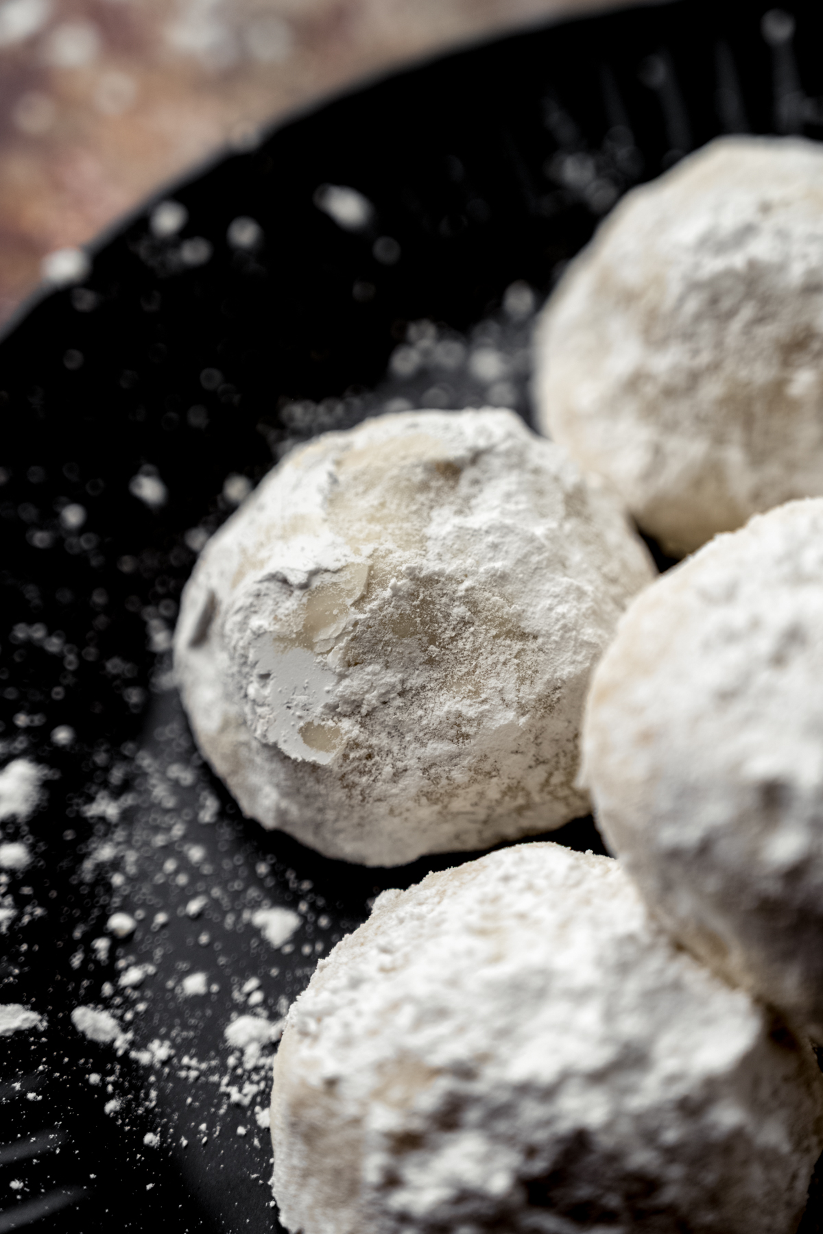 A plate of snowball cookies.