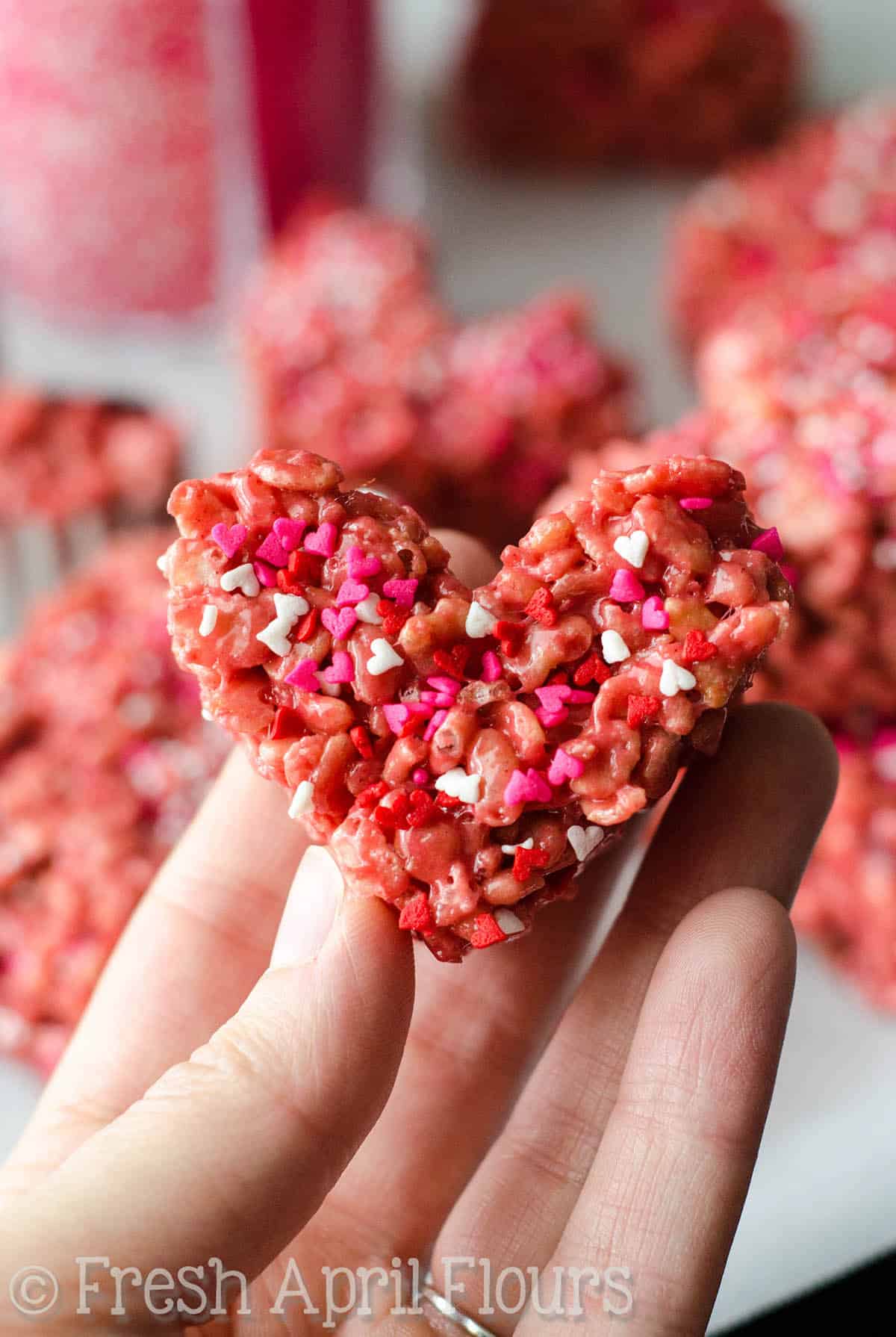 Red Velvet Rice Krispies Treats: Easy Rice Krispies treats made with red velvet cake mix. Perfect for your Valentine!