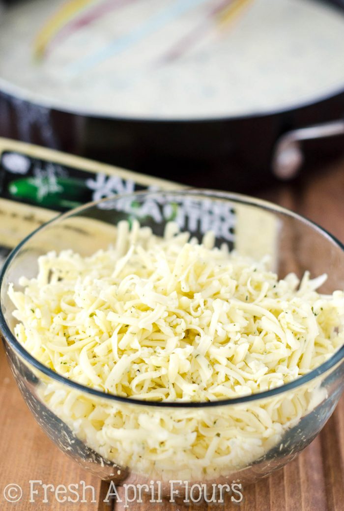 Jalapeño Popper Mac & Cheese: A quick and easy homemade macaroni and cheese filled with spicy jalapeños and green chiles.