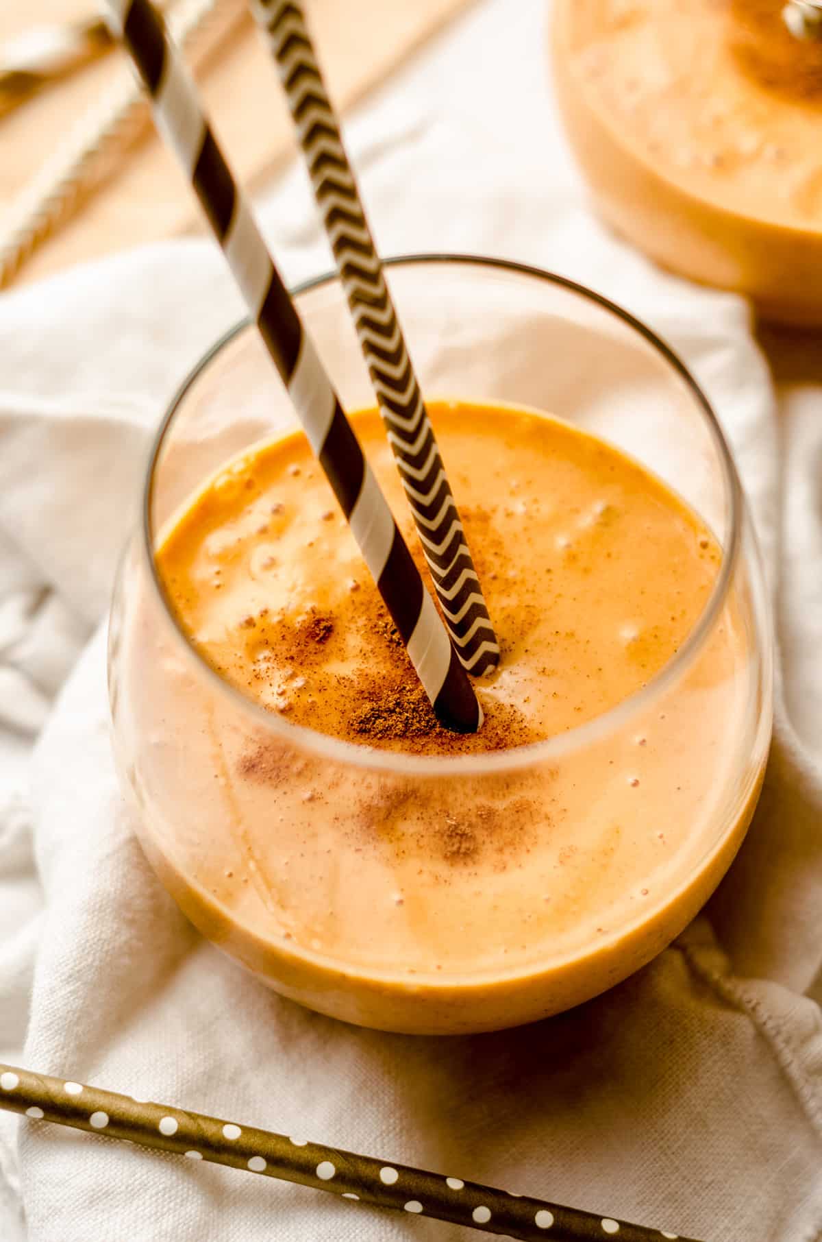 pumpkin pie smoothie in a glass with straws
