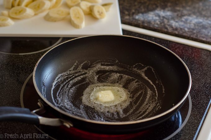 Easy Bananas Foster: A quick and easy recipe for Bananas Foster using Amaretto liqueur.