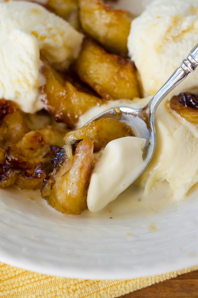 Easy Bananas Foster: A quick and easy recipe for Bananas Foster using Amaretto liqueur.