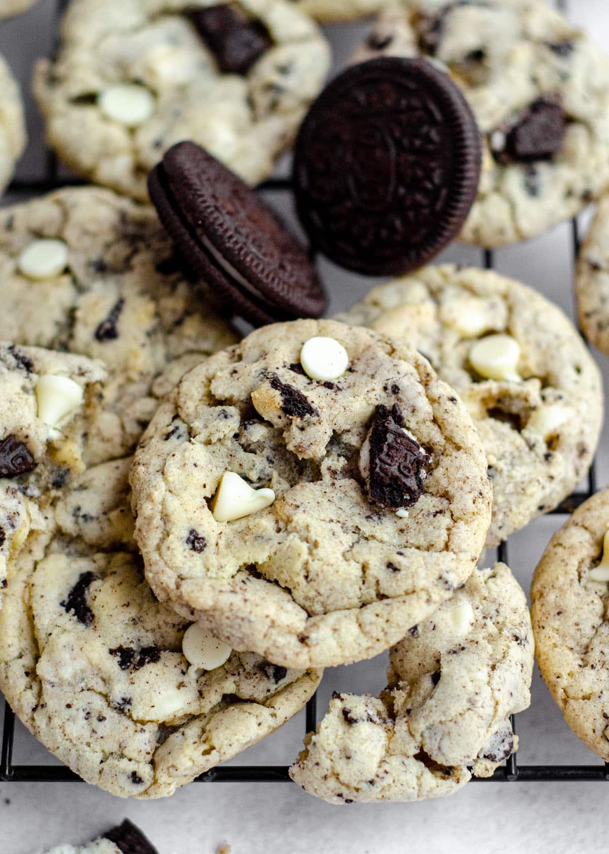 cookies and cream cookies on a cooling rack with oreos