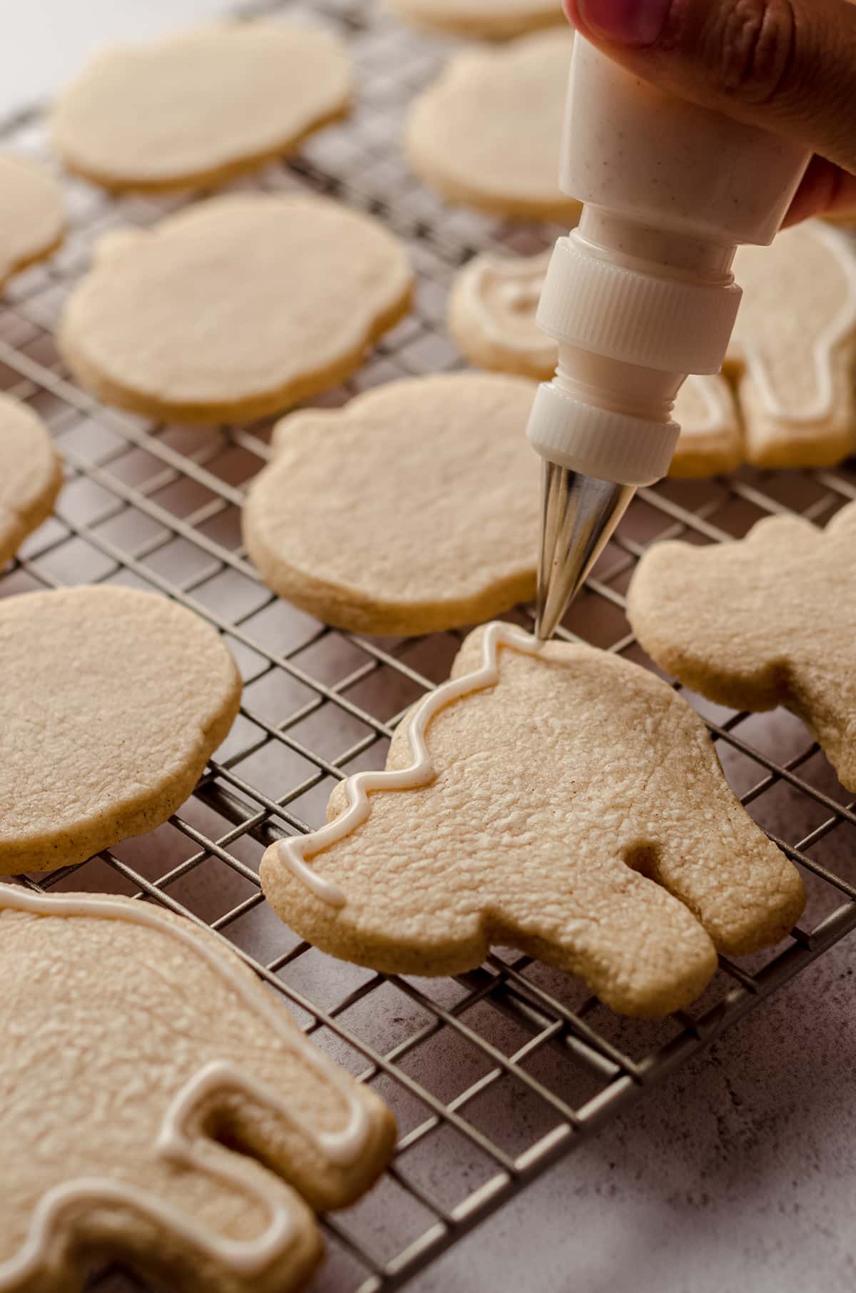 adding icing to cat shaped cookies