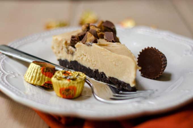 No Bake Peanut Butter Pie: A light and creamy peanut butter filling atop a crushed Oreo crust. The chopped peanut butter cups on top seal the deal for a perfect no bake pie!