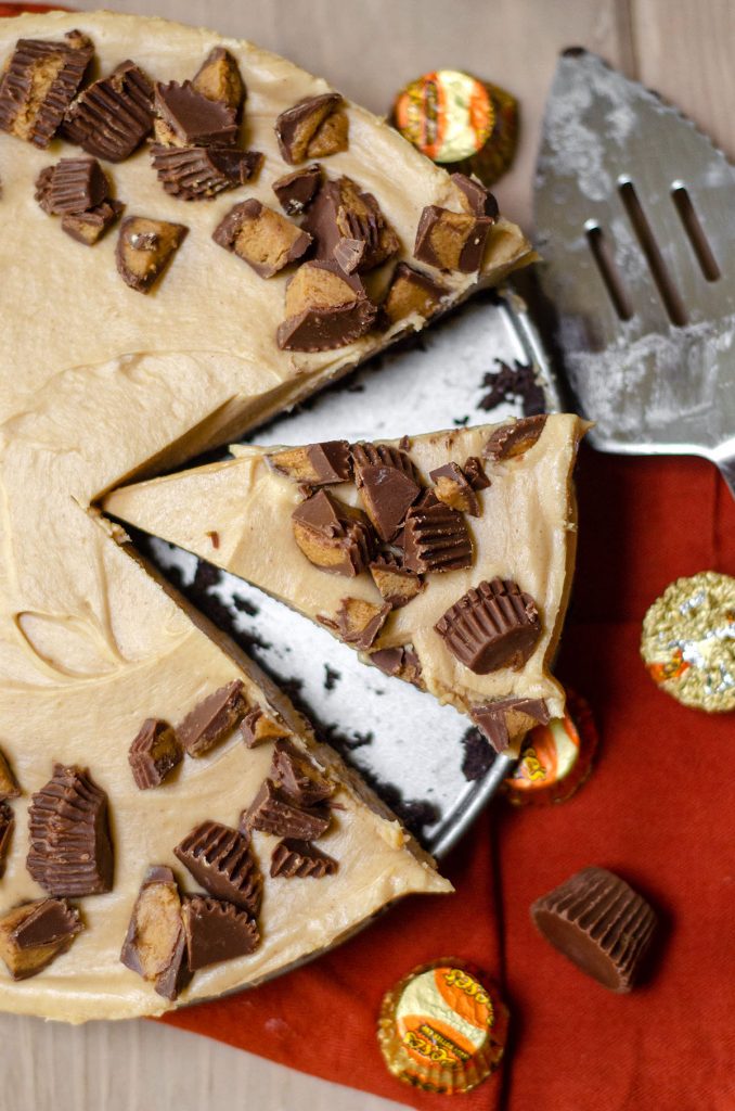 No Bake Peanut Butter Pie: A light and creamy peanut butter filling atop a crushed Oreo crust. The chopped peanut butter cups on top seal the deal for a perfect no bake pie!