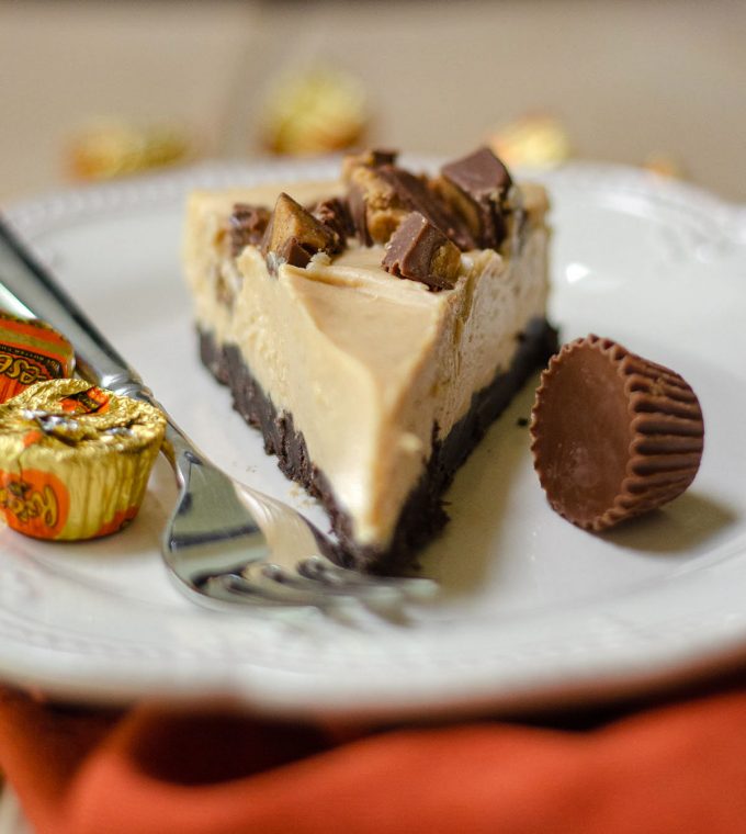 No Bake Peanut Butter Pie: A light and creamy peanut butter filling atop a crushed Oreo crust. The chopped peanut butter cups on top seal the deal for a perfect no bake pie!