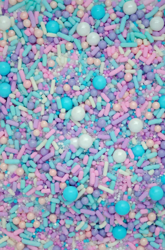 Shop Sprinklefetti™ Frozen Snowflake Sprinkle Mix in Blue + Purple –  Sprinkle Bee Sweet