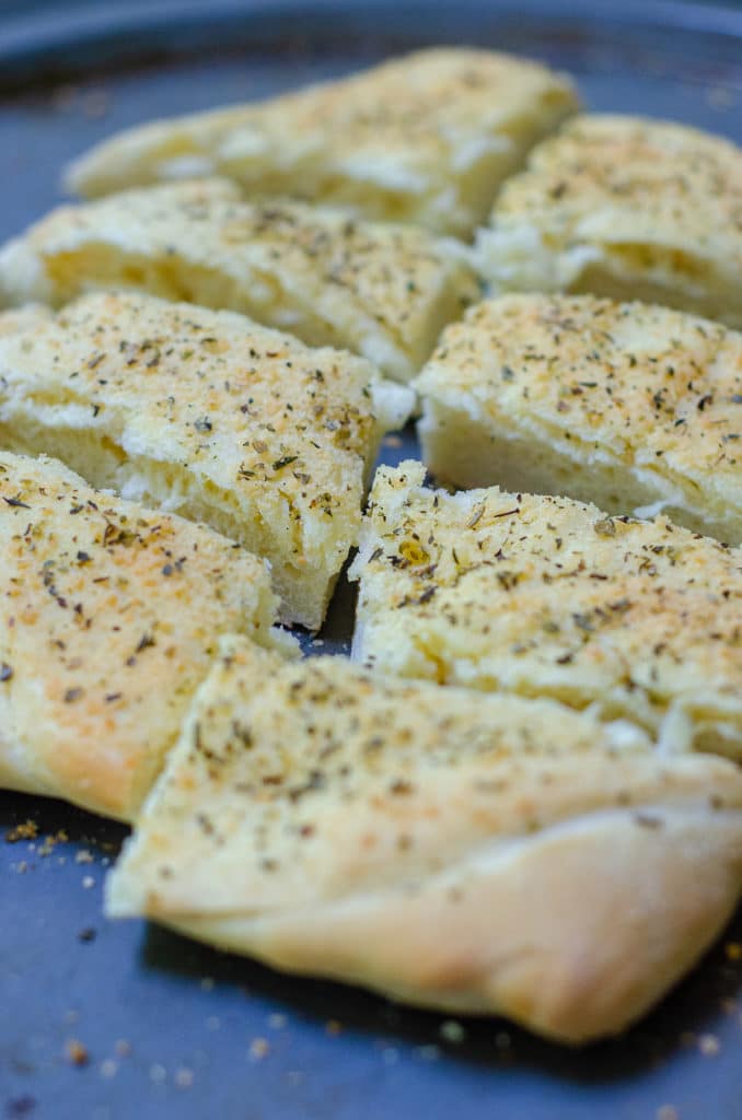 Pull-Apart Pesto Bread: Soft and fluffy pull-apart bread filled with zesty, herbed pesto.