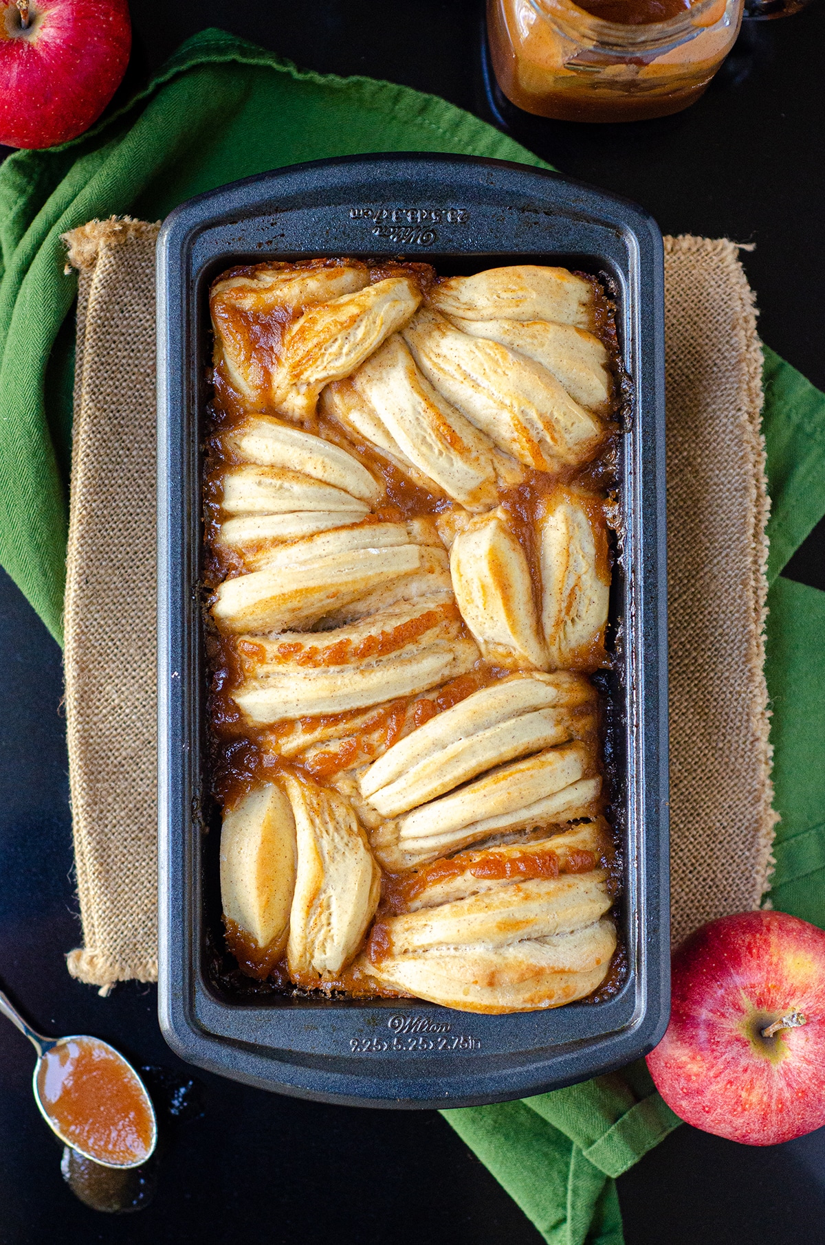 Soft and fluffy pull-apart bread spiced with cinnamon and spread with homemade apple butter. via @frshaprilflours