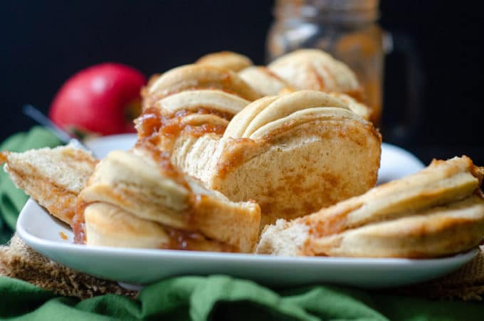 Apple Butter Pull-Apart Bread: Soft and fluffy pull-apart bread spiced with cinnamon and spread with homemade apple butter.