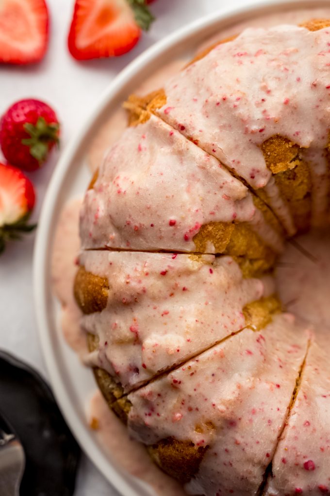 Aerial photo of a strawberry Bundt cake on a plate.