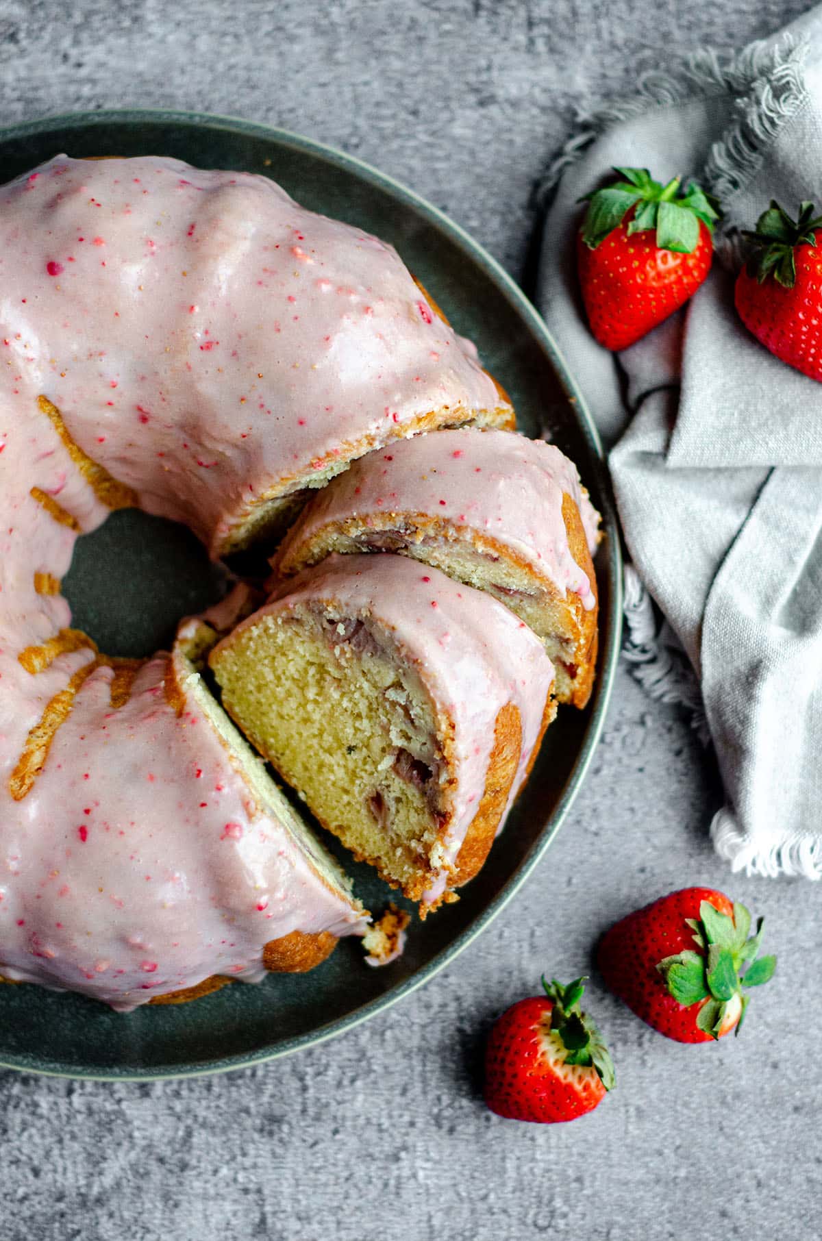 fresh strawberry bundt cake