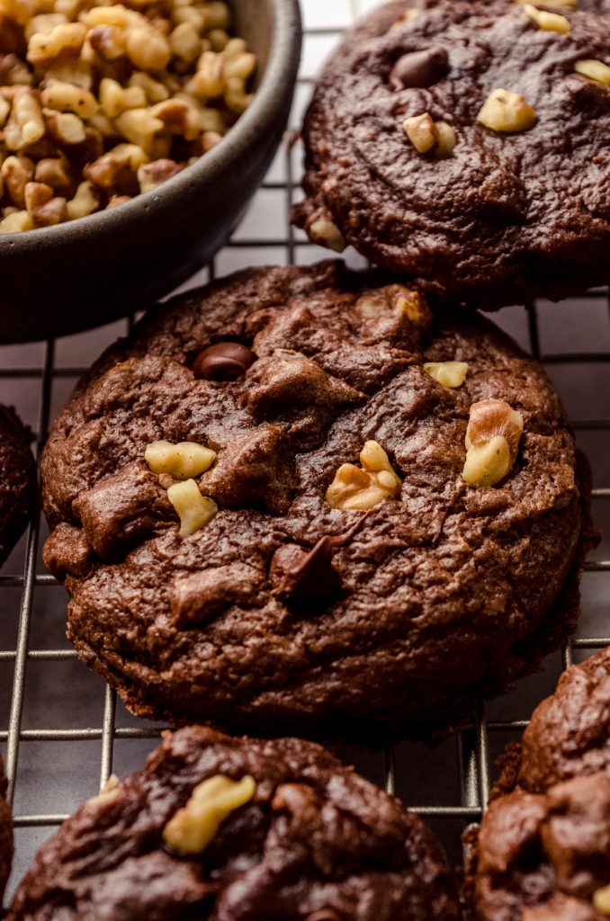 Brownie cookies on a cooling rack.