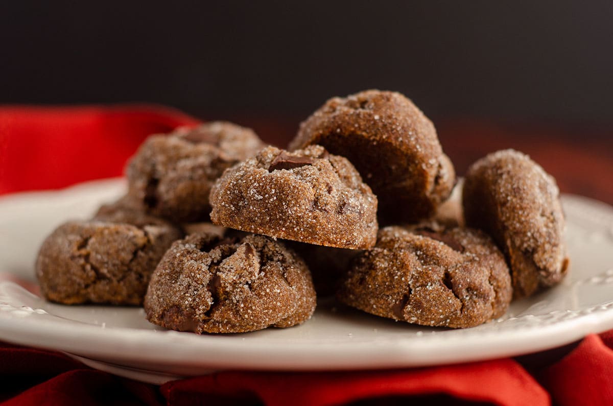 a white plate full of gingerbread chocolate cookies