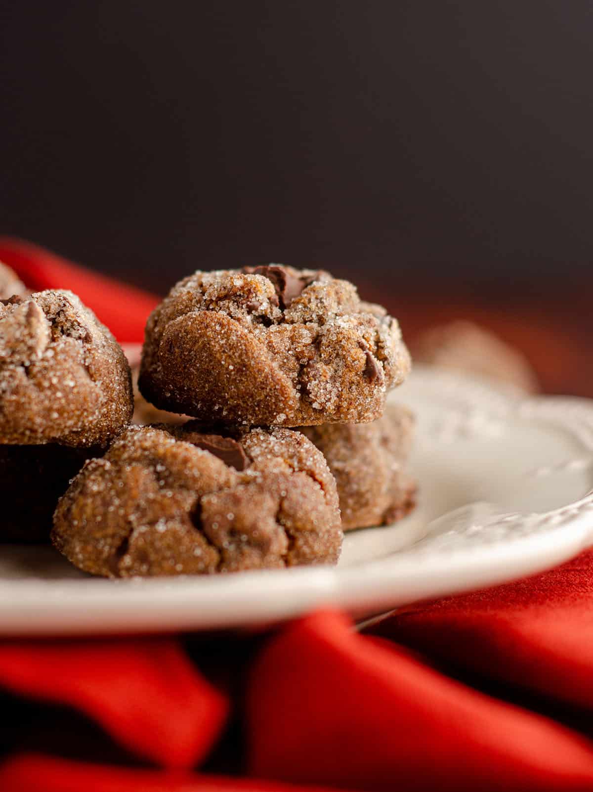 a white plate full of gingerbread chocolate cookies