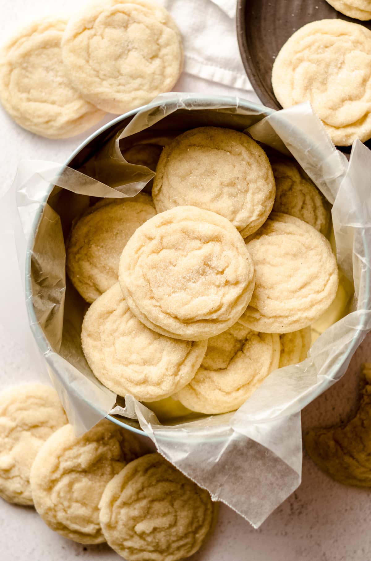 vanilla bean sugar cookies in a cookie tin