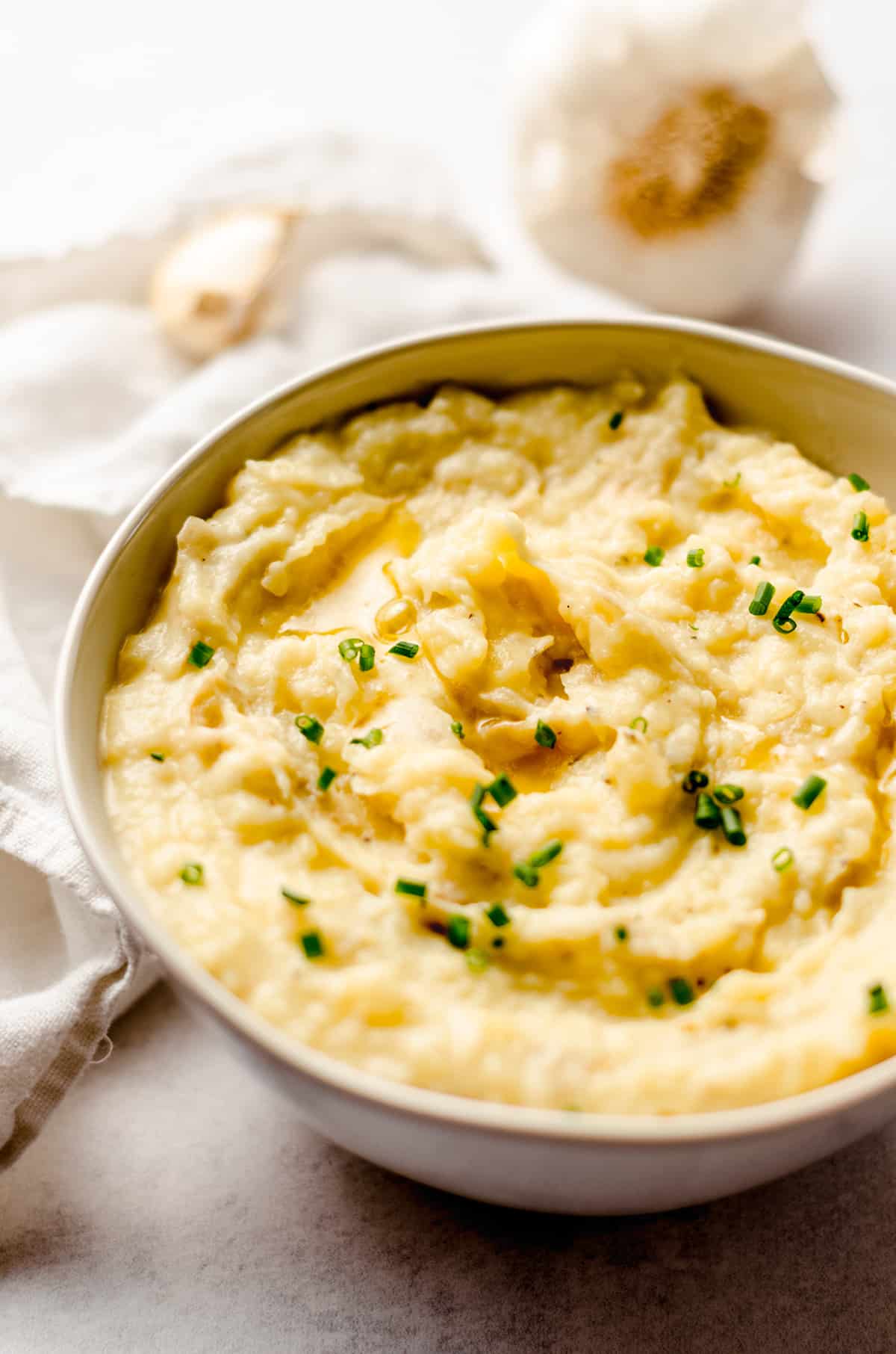 instant pot garlic mashed potatoes in a bowl