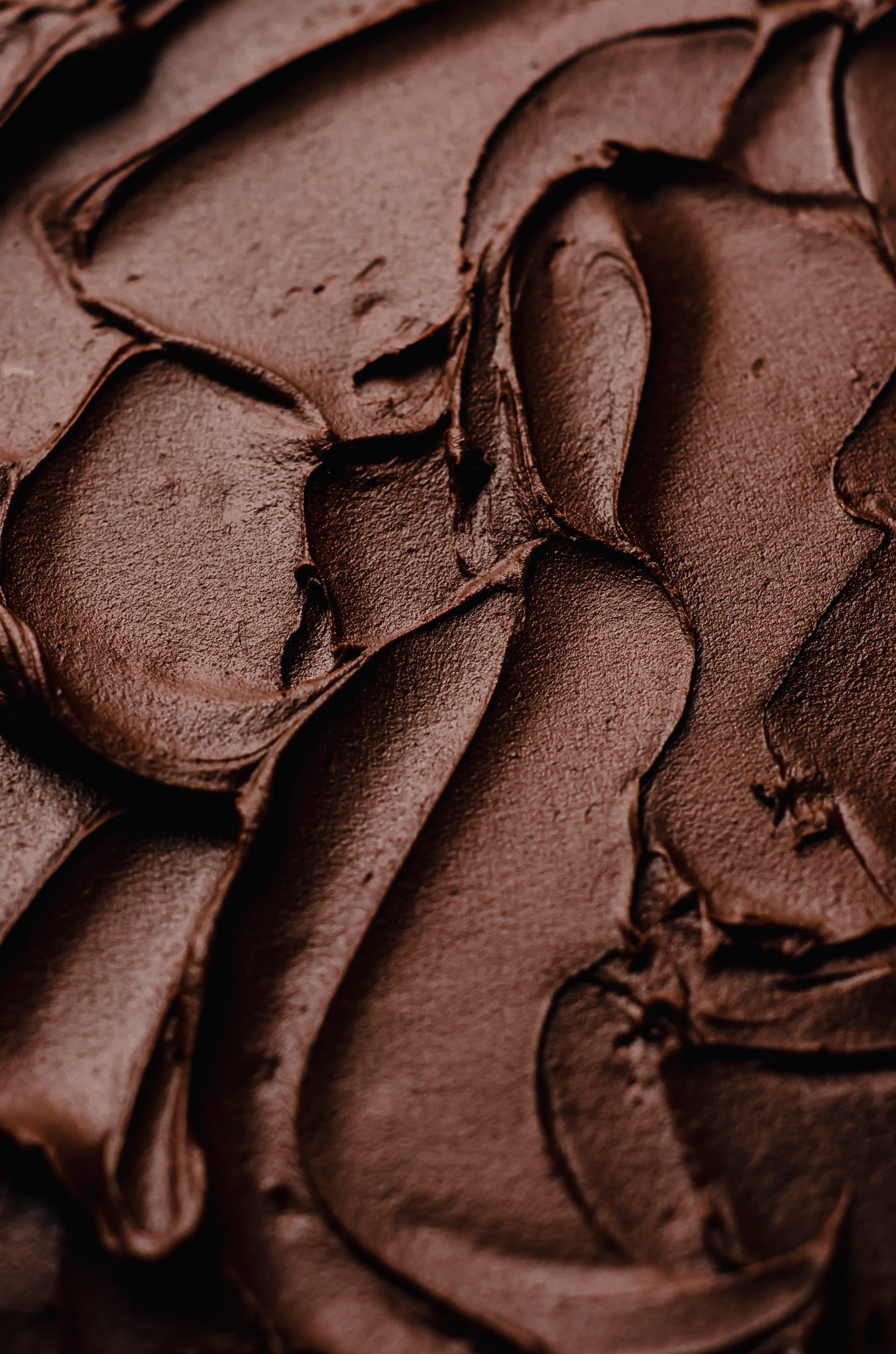 picture of chocolate frosting with spread lines