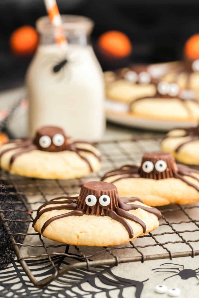 peanut butter cup spider cookies