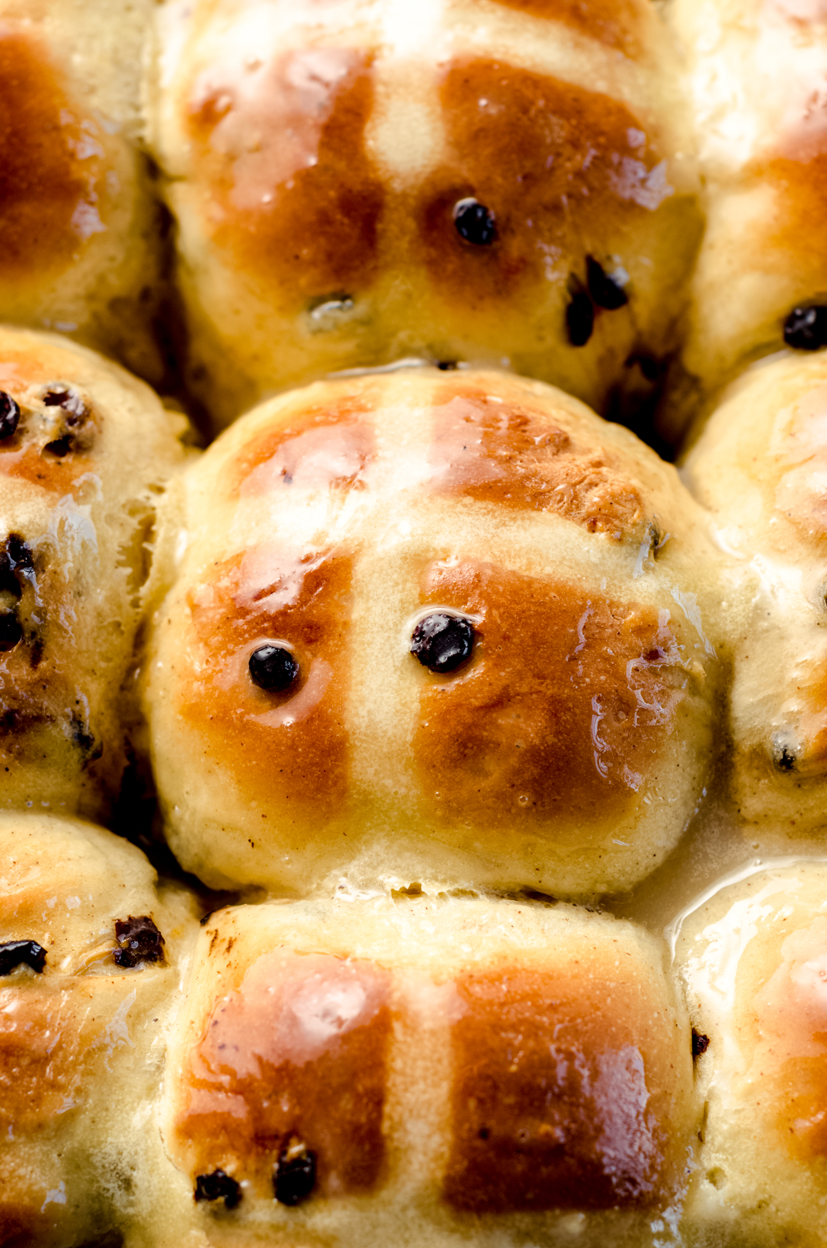 Aerial photo of hot cross buns in a pan.