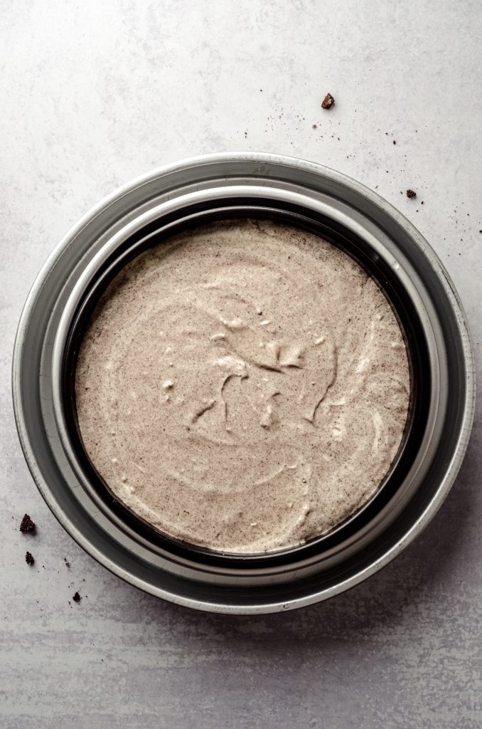 Aerial photo of cookies and cream cheesecake nestled in pans to make a no-foil cheesecake bath.