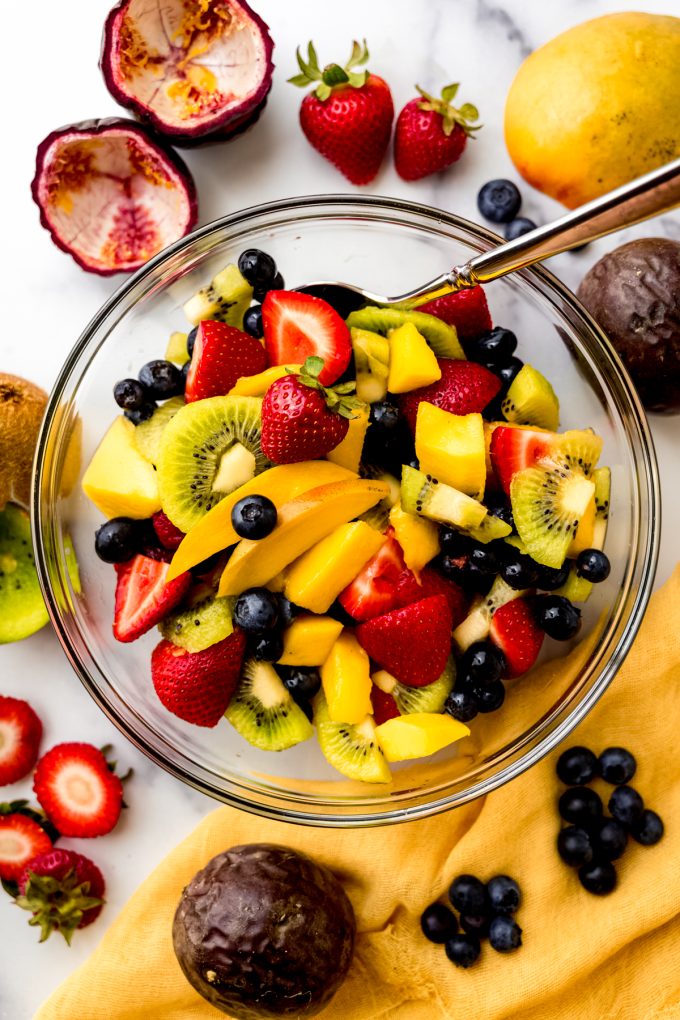 Aerial photo of fruit salad in a large glass bowl.