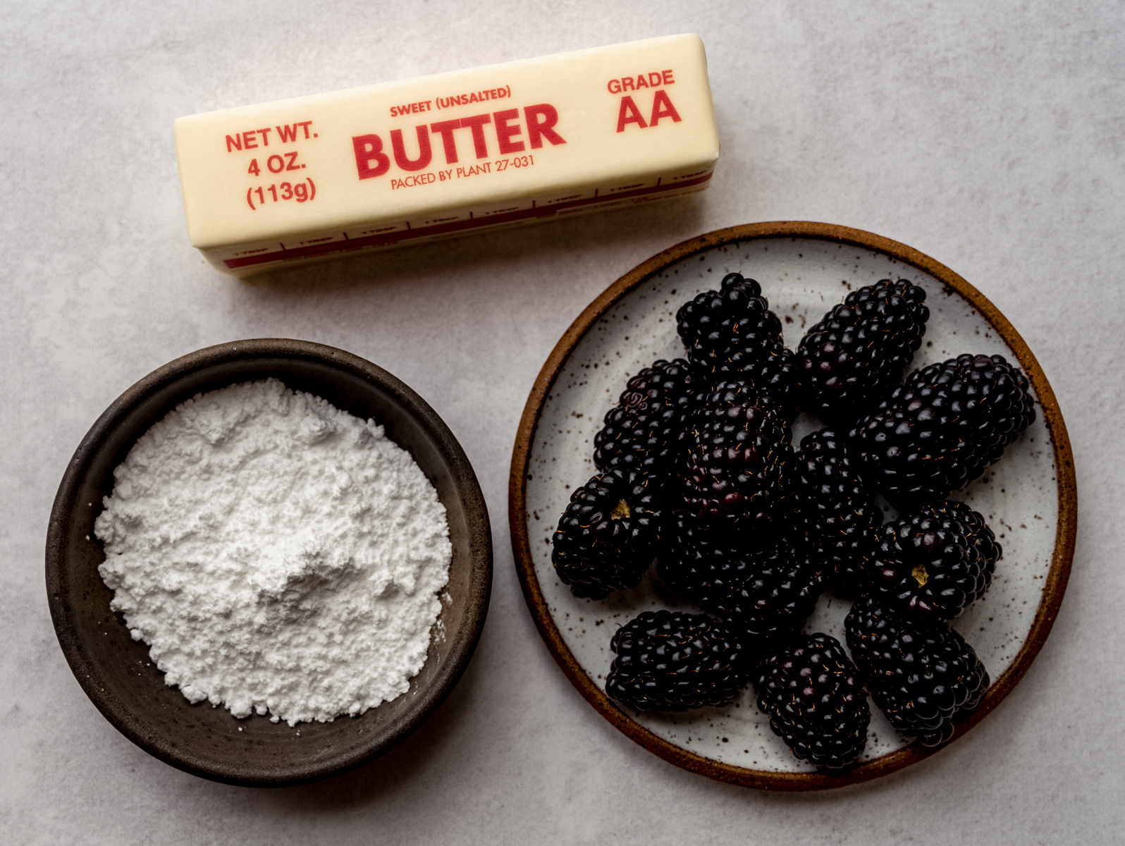 Aerial photo of ingredients to make blackberry butter.