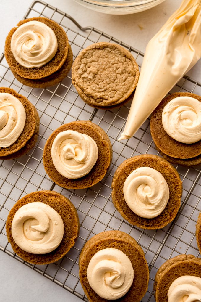 Aerial photo of Biscoff cookies with butterscotch marshmallow frosting piped onto them to make cookie sandwiches.