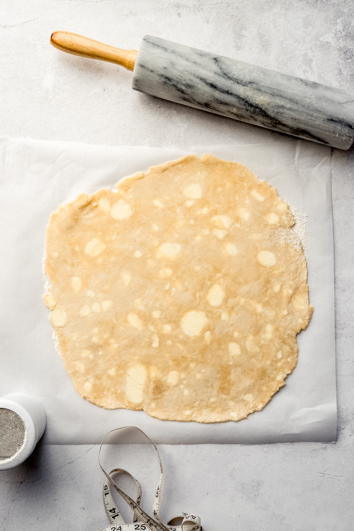 Aerial photo of pie dough rolled out into a circle.